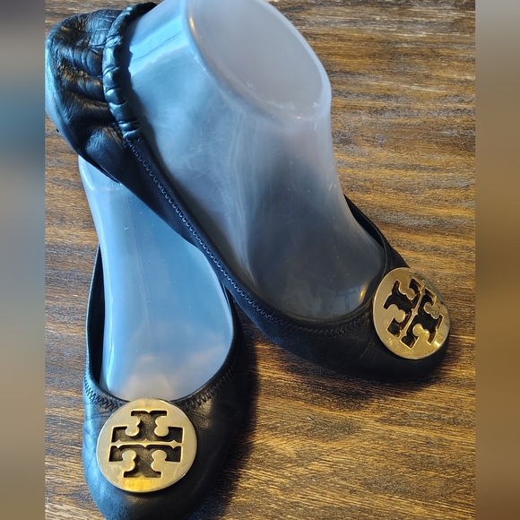 Tory Burch Black Loafers with Gold Logo - Picture 4 of 9